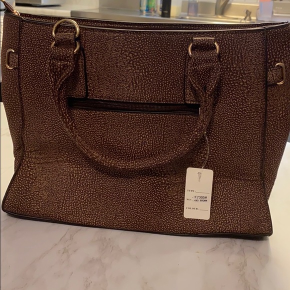 ☘️5/$15 Pebble designed hand bag w/strap NWT - Picture 3 of 6